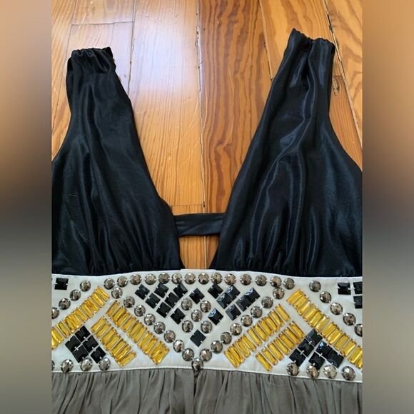 Bebe Dress - Picture 3 of 10